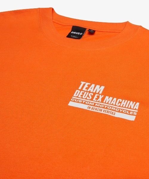 DEUS EX MACHINA（デウスエクスマキナ）の「TEAM DEUS TEE（Tシャツ/カットソー・メンズ・ブラック/オレンジ・MEDIUM/LARGE/SMALL/X-SMALL）」の3枚目の写真