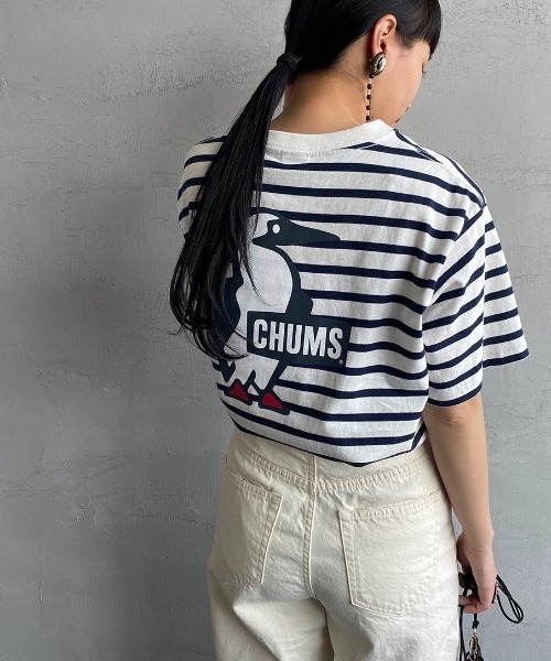 CHUMS（チャムス）の「[CHUMS/チャムス] BOOBY バックプリント ショートスリーブTシャツ（Tシャツ/カットソー・レディース・ホワイト/サックスブルー/ダークグリーン/ベージュ/グレイッシュベージュ/ブラック/ピンク/ホワイト×ネイビー・LARGE/XL/XXL/L/M）」の3枚目の写真