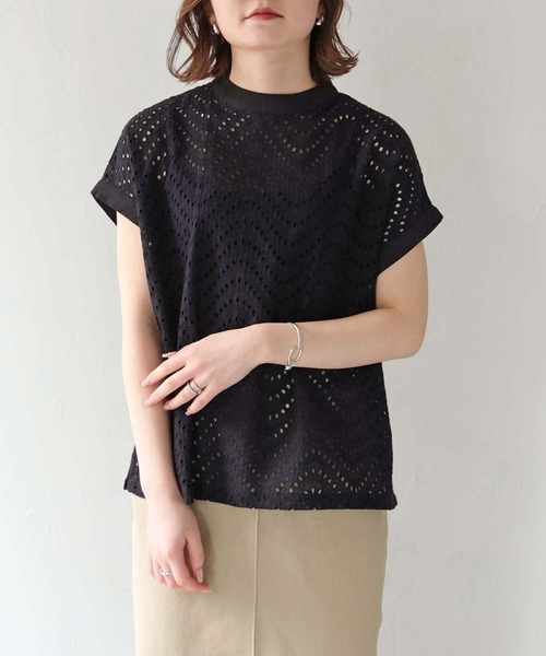 HER CLOSET（ハークローゼット）の「【shemoshelly】WEB限定カットワークレースフレンチブラウス（シャツ/ブラウス・レディース・オフホワイト/ダークグリーン/ブラック・M）」の2枚目の写真