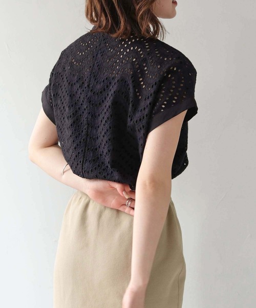 HER CLOSET（ハークローゼット）の「【shemoshelly】WEB限定カットワークレースフレンチブラウス（シャツ/ブラウス・レディース・オフホワイト/ダークグリーン/ブラック・M）」の18枚目の写真