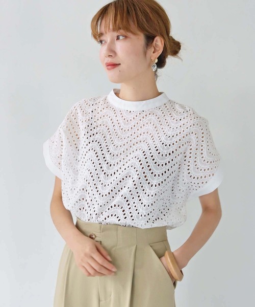 HER CLOSET（ハークローゼット）の「【shemoshelly】WEB限定カットワークレースフレンチブラウス（シャツ/ブラウス・レディース・オフホワイト/ダークグリーン/ブラック・M）」の4枚目の写真