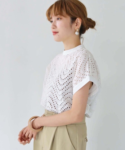 HER CLOSET（ハークローゼット）の「【shemoshelly】WEB限定カットワークレースフレンチブラウス（シャツ/ブラウス・レディース・オフホワイト/ダークグリーン/ブラック・M）」の5枚目の写真