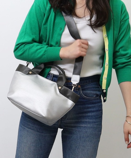 COOCO(クーコ)の「テープハンドルフェイクレザーミニ2WAY(ハンドバッグ・レディース・ブラック/グレー系その他/サックスブルー/ピンク/シルバー/アイボリー/ブラック×ブラック・9)」の7枚目の写真