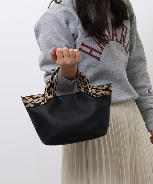 COOCO(クーコ)の「テープハンドルフェイクレザーミニ2WAY(ハンドバッグ・レディース・ブラック/グレー系その他/サックスブルー/ピンク/シルバー/アイボリー/ブラック×ブラック・9)」の4枚目の写真