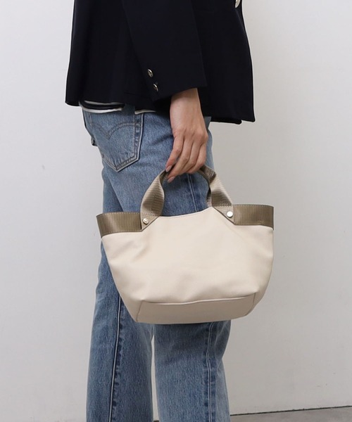 COOCO(クーコ)の「テープハンドルフェイクレザーミニ2WAY(ハンドバッグ・レディース・ブラック/グレー系その他/サックスブルー/ピンク/シルバー/アイボリー/ブラック×ブラック・9)」の12枚目の写真