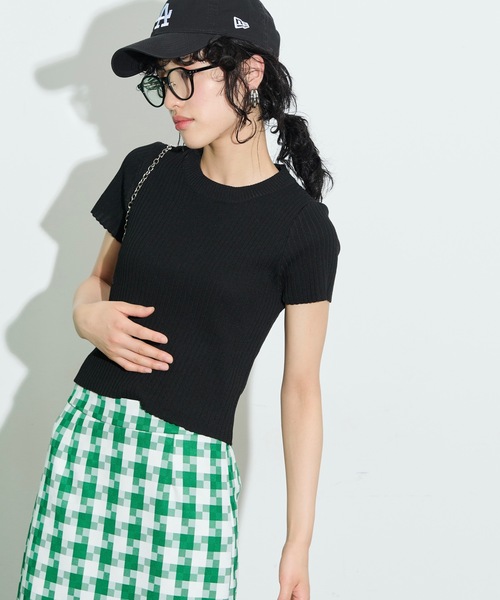 THE YOn(ザヨン)の「ショートスリーブコンパクトリブニットトップス(ニット/セーター・レディース・モカ/ホワイト/グリーン/ブラック/サックスブルー・FREE)」の15枚目の写真