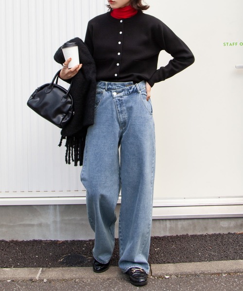 Chillfar（チルファー）の「アシンメトリーワイドダメージデニム（デニムパンツ・レディース・ライトブルー/ブラック・MEDIUM/LARGE）」の4枚目の写真