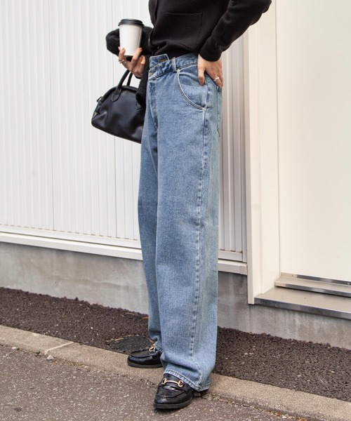 Chillfar（チルファー）の「アシンメトリーワイドダメージデニム（デニムパンツ・レディース・ライトブルー/ブラック・MEDIUM/LARGE）」の8枚目の写真