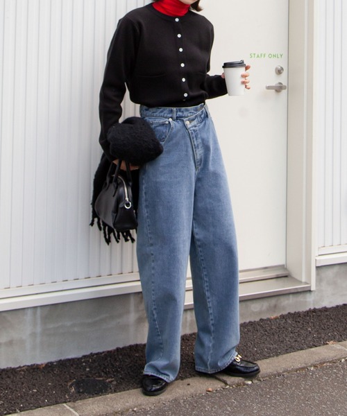 Chillfar（チルファー）の「アシンメトリーワイドダメージデニム（デニムパンツ・レディース・ライトブルー/ブラック・MEDIUM/LARGE）」の9枚目の写真