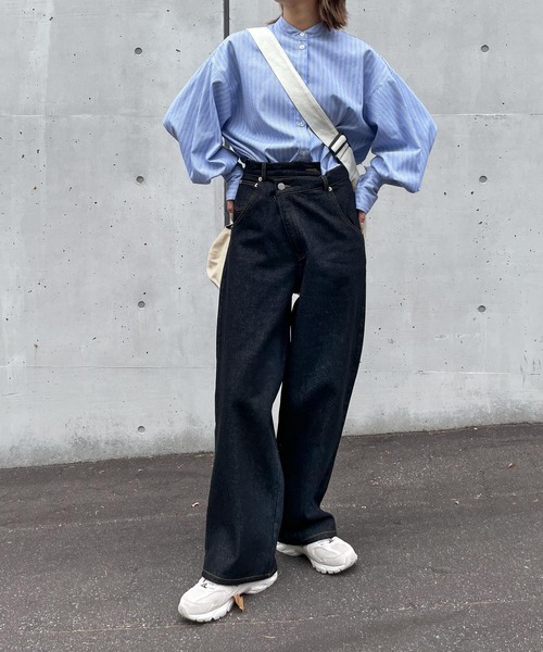 Chillfar（チルファー）の「アシンメトリーワイドダメージデニム（デニムパンツ・レディース・ライトブルー/ブラック・MEDIUM/LARGE）」の13枚目の写真