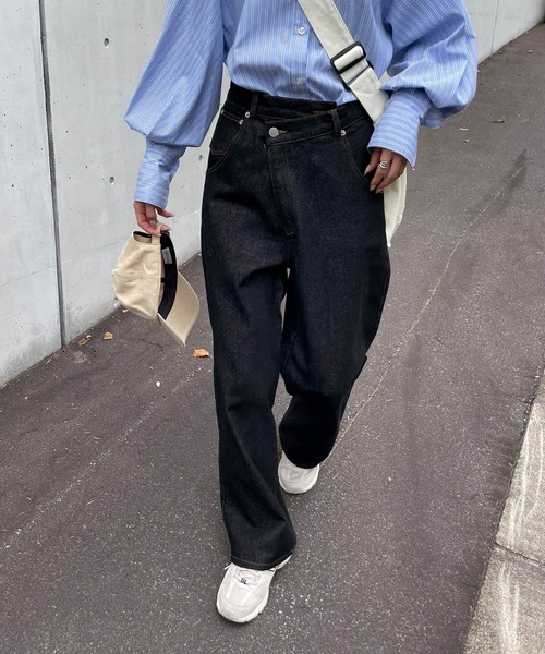 Chillfar（チルファー）の「アシンメトリーワイドダメージデニム（デニムパンツ・レディース・ライトブルー/ブラック・MEDIUM/LARGE）」の17枚目の写真