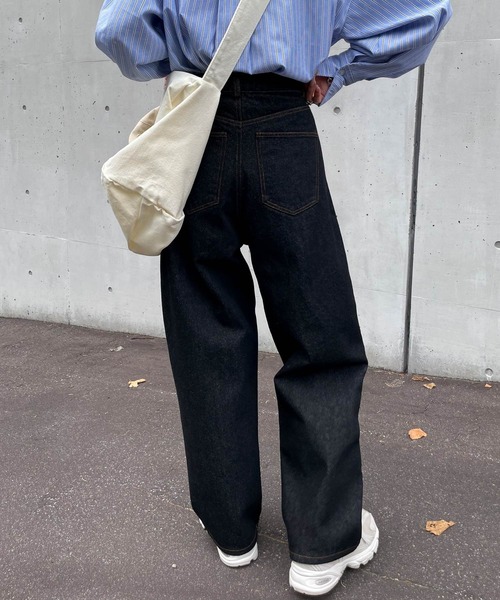 Chillfar（チルファー）の「アシンメトリーワイドダメージデニム（デニムパンツ・レディース・ライトブルー/ブラック・MEDIUM/LARGE）」の19枚目の写真