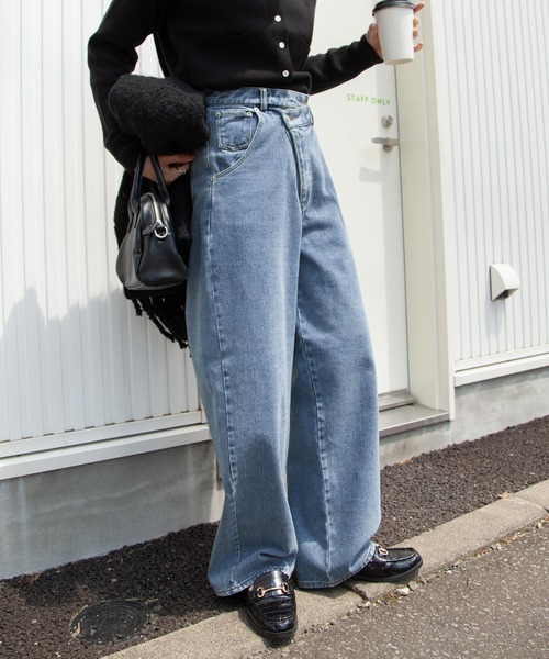 Chillfar（チルファー）の「アシンメトリーワイドダメージデニム（デニムパンツ・レディース・ライトブルー/ブラック・MEDIUM/LARGE）」の10枚目の写真