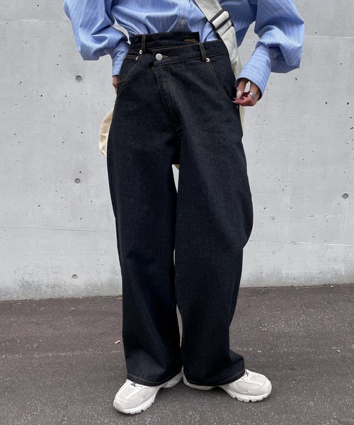 Chillfar（チルファー）の「アシンメトリーワイドダメージデニム（デニムパンツ・レディース・ライトブルー/ブラック・MEDIUM/LARGE）」の22枚目の写真