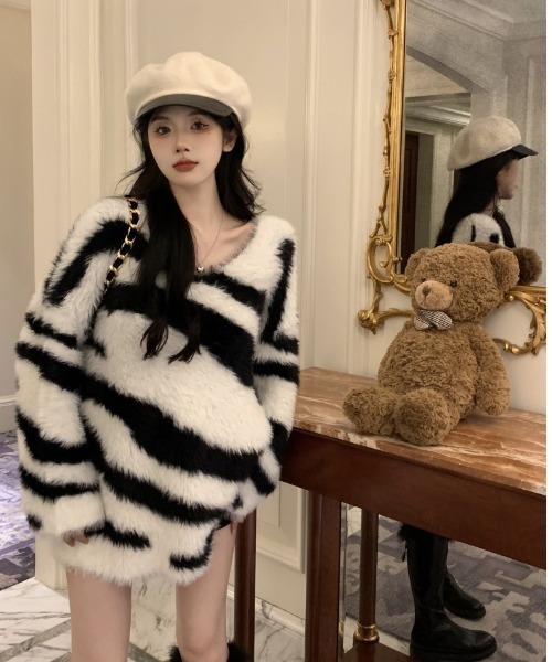 DIAVEL（ディアベル）の「シャギーゼブラ柄ニットプルオーバー（ニット