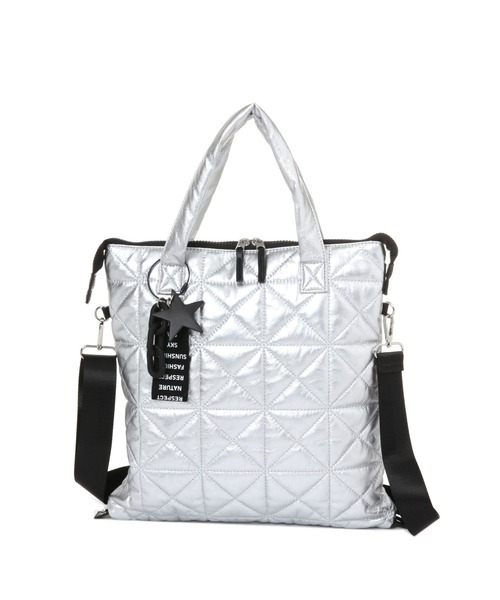 BAYFLOW（ベイフロー）の「[A4サイズ対応]チャーム付き3WAYキルトトート / ショルダーバッグ（トートバッグ・レディース・シルバー/ブラック/ホワイト/シルバー系1/ブラック系1/グリーン系1/オフホワイト/その他1/ネイビー/ライトブルー/レオパード・FREE）」の19枚目の写真