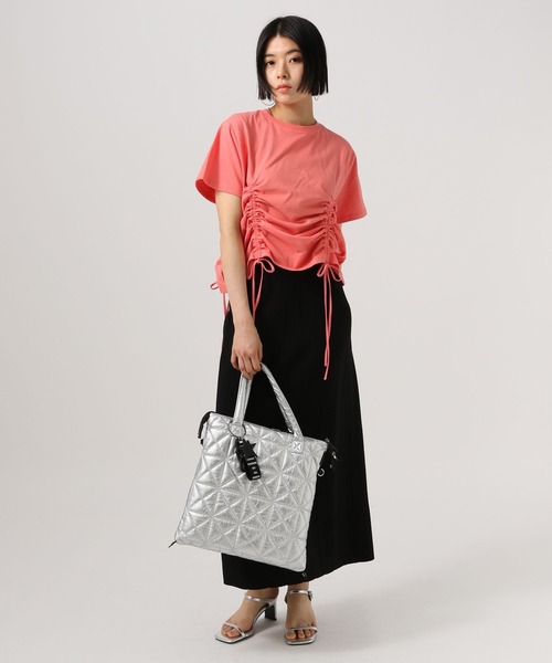 BAYFLOW（ベイフロー）の「[A4サイズ対応]チャーム付き3WAYキルトトート / ショルダーバッグ（トートバッグ・レディース・シルバー/ブラック/ホワイト/シルバー系1/ブラック系1/グリーン系1/オフホワイト/その他1/ネイビー/ライトブルー/レオパード・FREE）」の19枚目の写真