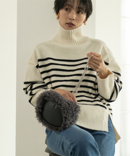 OPAQUE.CLIP（オペークドットクリップ）の「◆もちもちタートルスリットニット (ショート)【洗える】（ニット/セーター・レディース・レッド系1/ブルー系その他/ベージュ/ホワイト/グレー/ブラック/ブルー系その他4/ホワイト系その他3/ベージュ系2・02/03）」の2枚目の写真