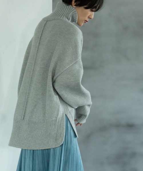 OPAQUE.CLIP（オペークドットクリップ）の「◆もちもちタートルスリットニット (ショート)【洗える】（ニット/セーター・レディース・レッド系1/ブルー系その他/ベージュ/ホワイト/グレー/ブラック/ブルー系その他4/ホワイト系その他3/ベージュ系2・02/03）」の12枚目の写真