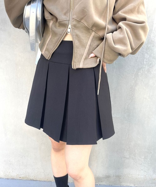 SPIGA（スピーガ）の「ﾍﾞﾙﾄ付ﾎﾞｯｸｽﾌﾟﾘｰﾂﾐﾆｽｶｰﾄ（スカート・レディース・キャメル/ブラック/グレー・MEDIUM/SMALL）」の2枚目の写真