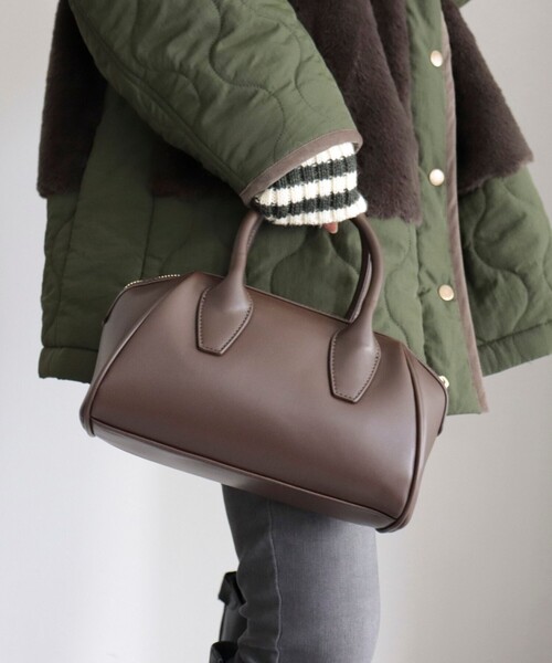 fredy emue(フレディエミュ)の「ショルダー付きフェイクレザーボストンバッグ(ボストンバッグ・レディース・ブラック/ダークブラウン/シルバー・FREE)」の19枚目の写真