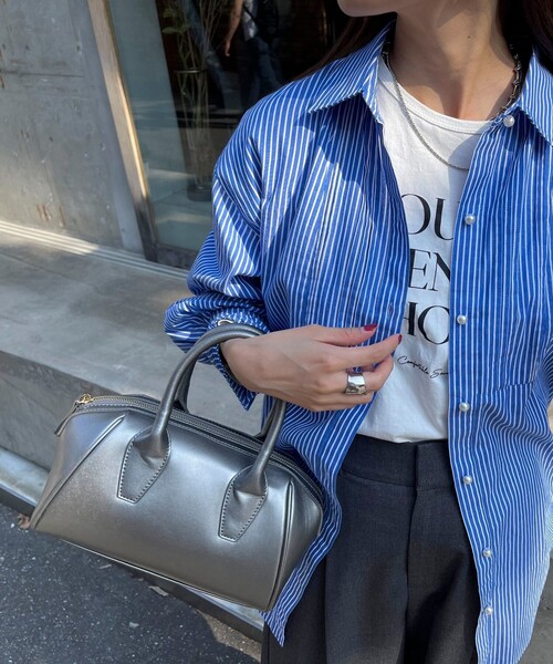 fredy emue(フレディエミュ)の「ショルダー付きフェイクレザーボストンバッグ(ボストンバッグ・レディース・ブラック/ダークブラウン/シルバー・FREE)」の16枚目の写真