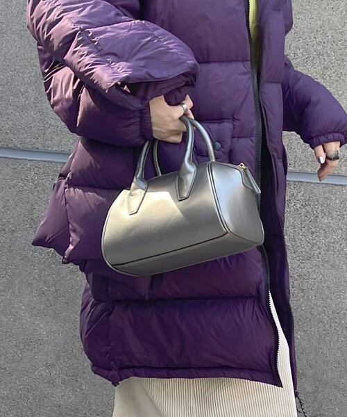 fredy emue(フレディエミュ)の「ショルダー付きフェイクレザーボストンバッグ(ボストンバッグ・レディース・ブラック/ダークブラウン/シルバー・FREE)」の14枚目の写真