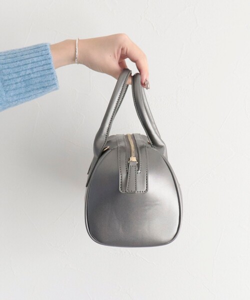 fredy emue(フレディエミュ)の「ショルダー付きフェイクレザーボストンバッグ(ボストンバッグ・レディース・ブラック/ダークブラウン/シルバー・FREE)」の10枚目の写真