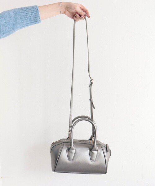 fredy emue(フレディエミュ)の「ショルダー付きフェイクレザーボストンバッグ(ボストンバッグ・レディース・ブラック/ダークブラウン/シルバー・FREE)」の9枚目の写真