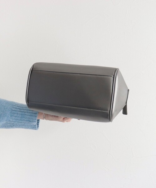 fredy emue(フレディエミュ)の「ショルダー付きフェイクレザーボストンバッグ(ボストンバッグ・レディース・ブラック/ダークブラウン/シルバー・FREE)」の8枚目の写真