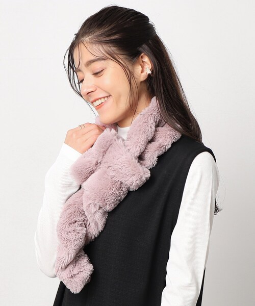 SHOO・LA・RUE（シューラルー）の「◆ウェーブフェイクファーマフラー（ストール/ショール・レディース・ピンク系/アイボリー/チャコールグレー/サックスブルー/ベージュ/ブラック・00）」の13枚目の写真