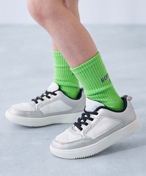 devirock（デビロック）の「撥水 とにかく軽い コートスニーカー（スニーカー・キッズ・ライラック/オフホワイト/ブラック/シルバー・17.0cm/23.0cm/19.0cm/21.0cm/20.0cm/18.0cm/22.0cm/24.0cm）」の4枚目の写真