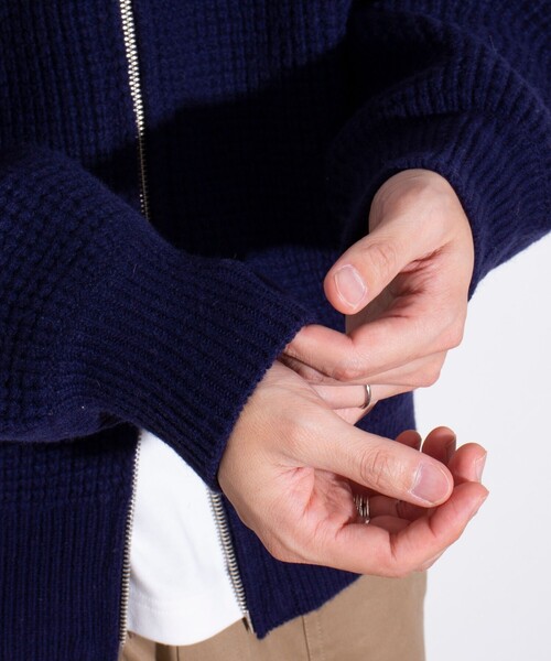 GLOSTER（グロスター）の「【ユニセックス】FR刺繍 ラムウール ワッフルZIPカーディガン（ニット/セーター・メンズ・ネイビー/グレー/キャメル・S/M/L）」の15枚目の写真