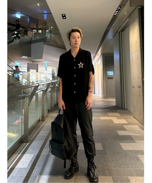 ALLSAINTS（オールセインツ）の「JEN MID-RISE LEATHER JOGGER TROUSERS | JEN ミッドライズ レザー ジョガー トラウザー（その他パンツ・レディース・ブラック・6）」の4枚目の写真