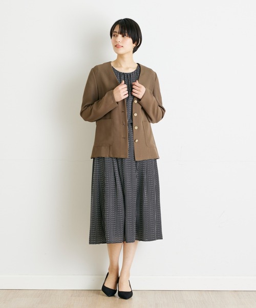 INED CLARO（イネドクラロ）の「ライトメッシュクロスジャケット（ノーカラージャケット・レディース・ブラウン/ネイビー・11号/9号）」の3枚目の写真