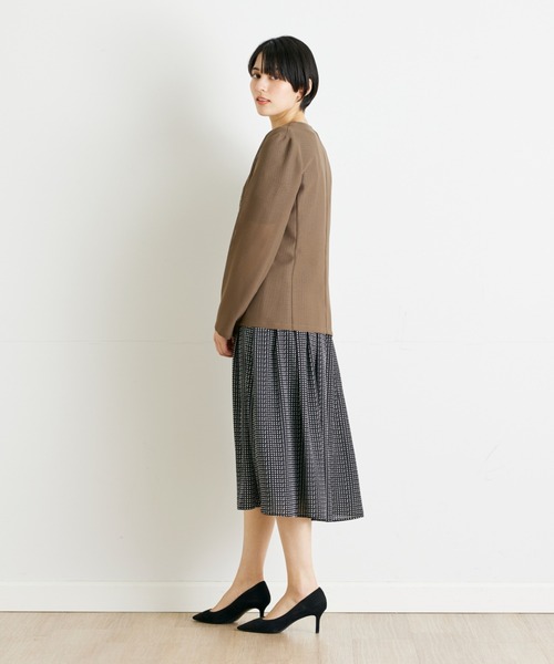 INED CLARO（イネドクラロ）の「ライトメッシュクロスジャケット（ノーカラージャケット・レディース・ブラウン/ネイビー・11号/9号）」の4枚目の写真