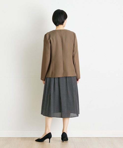 INED CLARO（イネドクラロ）の「ライトメッシュクロスジャケット（ノーカラージャケット・レディース・ブラウン/ネイビー・11号/9号）」の5枚目の写真