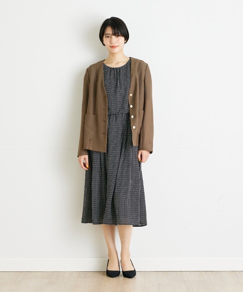 INED CLARO（イネドクラロ）の「ライトメッシュクロスジャケット（ノーカラージャケット・レディース・ブラウン/ネイビー・11号/9号）」の6枚目の写真