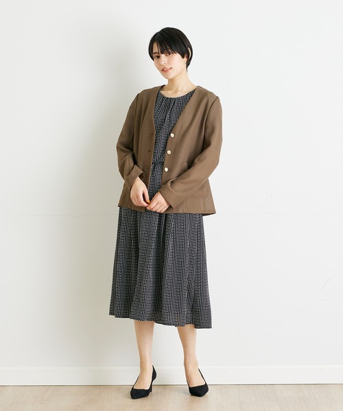 INED CLARO（イネドクラロ）の「ライトメッシュクロスジャケット（ノーカラージャケット・レディース・ブラウン/ネイビー・11号/9号）」の7枚目の写真