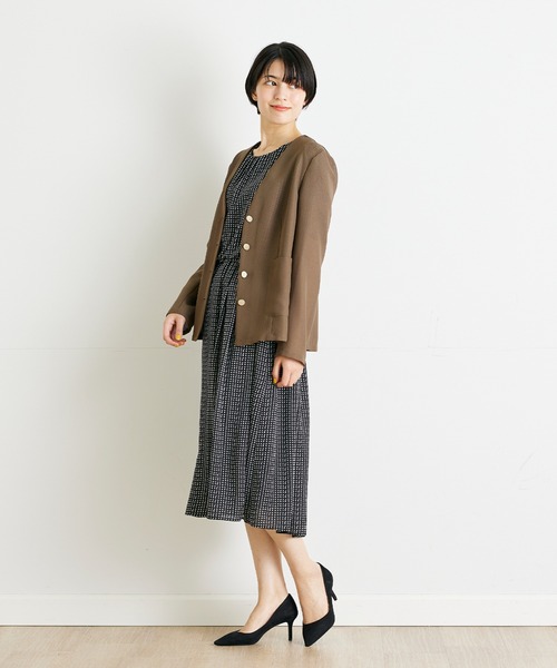 INED CLARO（イネドクラロ）の「ライトメッシュクロスジャケット（ノーカラージャケット・レディース・ブラウン/ネイビー・11号/9号）」の8枚目の写真