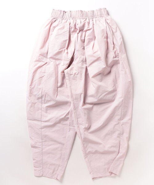 wee9s（ウィークス）の「gather cocoon nylon pants / ギャザーコクーンナイロンパンツ（その他パンツ・レディース・ブラック/ピンク・FREE）」の2枚目の写真