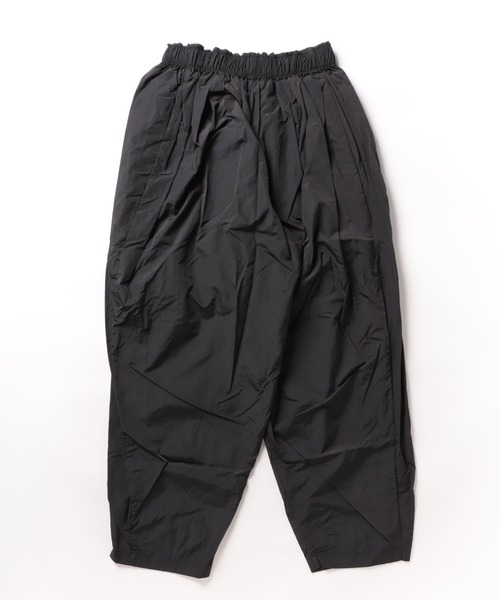 wee9s（ウィークス）の「gather cocoon nylon pants / ギャザーコクーンナイロンパンツ（その他パンツ・レディース・ブラック/ピンク・FREE）」の3枚目の写真