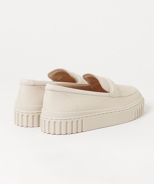 Clarks（クラークス）の「Mayhill Cove / メイヒルコーブ（クリームレザー）（スリッポン・レディース・ホワイト・UK6/UK5.5/UK5/UK4.5/UK4/UK3.5/UK3）」の2枚目の写真