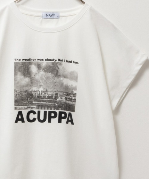 NAVY(ネイビー)の「NAVY フォトプリントTシャツ(Tシャツ/カットソー・レディース・マスタード/ホワイト/グレイッシュベージュ・M/L/S/XL)」の2枚目の写真