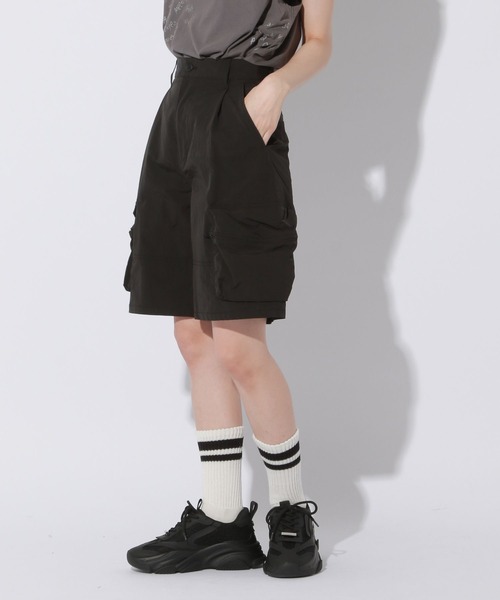 Anui(アニュイ)の「【UNISEX/2サイズ展開】ミドルトラックパンツ(カーゴパンツ・レディース・チャコールグレー/ブラック・MEDIUM/SMALL)」の2枚目の写真