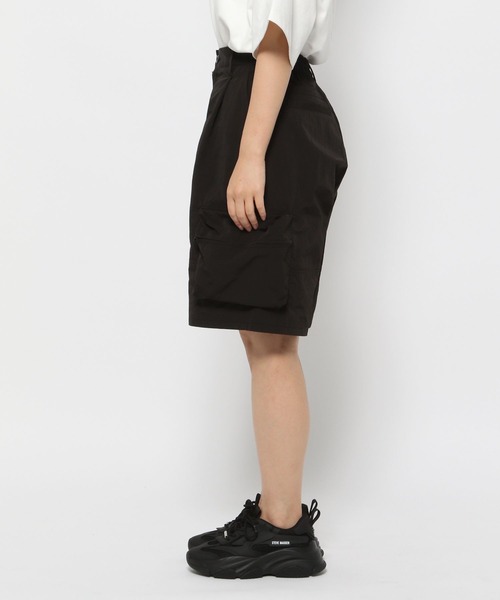 Anui(アニュイ)の「【UNISEX/2サイズ展開】ミドルトラックパンツ(カーゴパンツ・レディース・チャコールグレー/ブラック・MEDIUM/SMALL)」の17枚目の写真