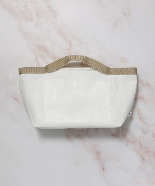 WALK IN CLOSET（ウォークインクローゼット）の「BOAT-SHAPED PE TOTE (S) - BEIGE TAPE（エコバッグ/サブバッグ・レディース・シルバー/ブラック・ONE SIZE）」の3枚目の写真