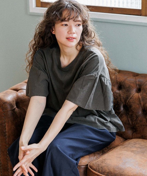 niko and...(ニコアンド)の「フハクティアードフリルTシャツ(Tシャツ/カットソー・レディース・チャコール/グリーン/ブルー/オフホワイト・LARGE/MEDIUM)」の22枚目の写真