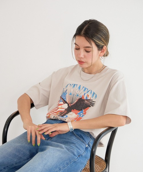 BAYFLOW（ベイフロー）の「[ヴィンテージライク]オリジナルロックTシャツ（Tシャツ/カットソー・レディース・チャコール/グレイッシュベージュ/オフホワイト・FREE）」の3枚目の写真