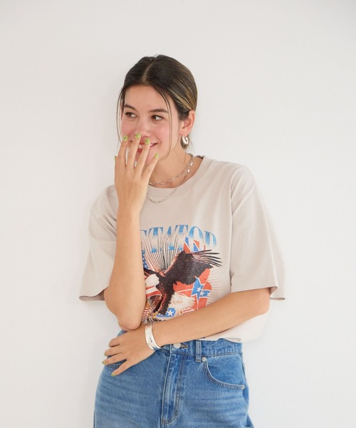 BAYFLOW（ベイフロー）の「[ヴィンテージライク]オリジナルロックTシャツ（Tシャツ/カットソー・レディース・チャコール/グレイッシュベージュ/オフホワイト・FREE）」の11枚目の写真